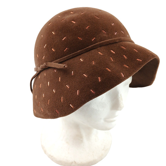 Lot of 2 VTG Frederick & Nelson Women\'s Felt Cloche Hats Ivory Brown Embellished main image 7